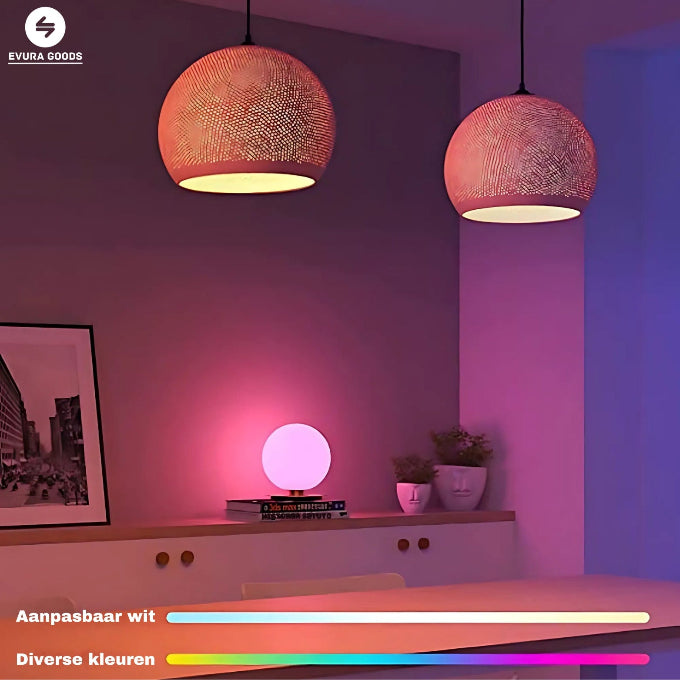 E27 slimme LEDlamp van EvuraGoods geïnstalleerd in plafondlamp, RGB en warm wit licht, dimbaar via WiFi